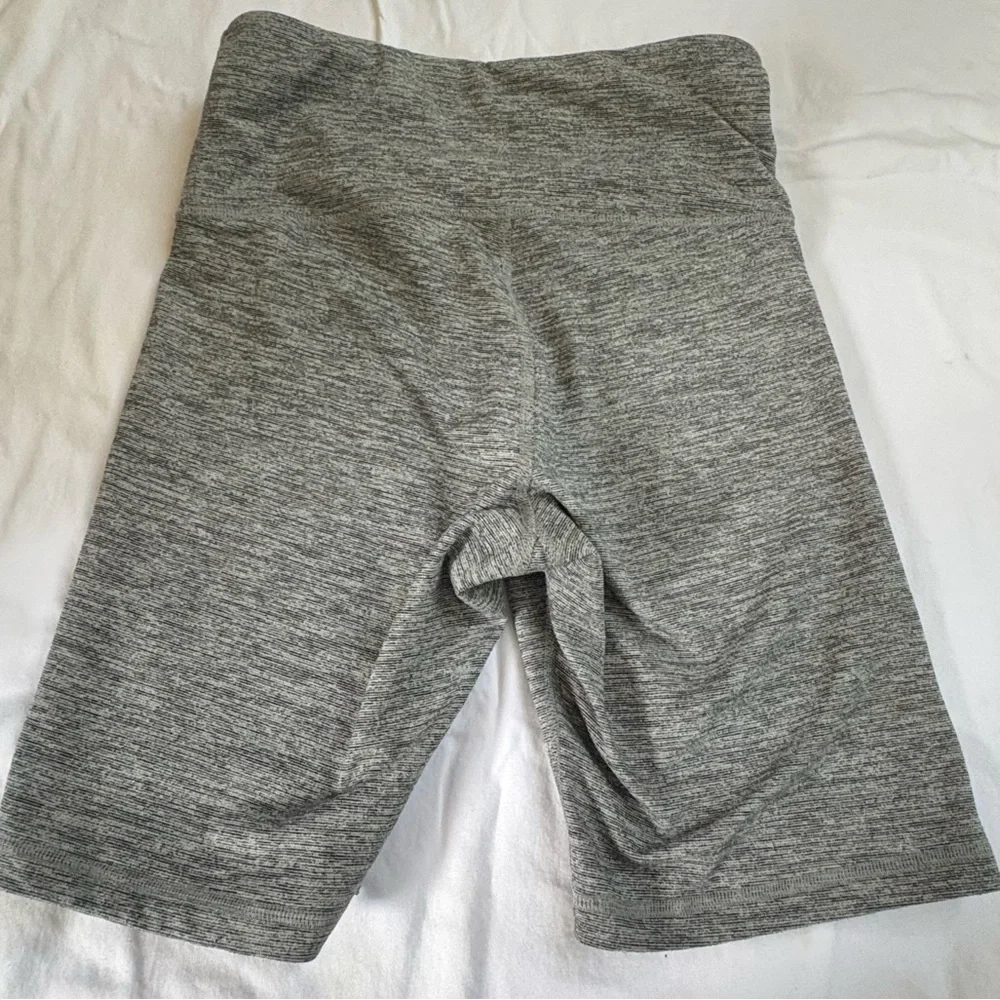 Old Navy Active Womens High-Rise Biker Shorts Gray Small Go Dry